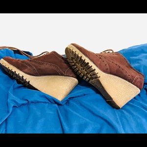 🍁🎄 3 for $10. Beautiful and super comfortable size 6 boots.